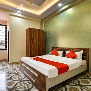 Oyo 70183 Sai Kripa Lodging